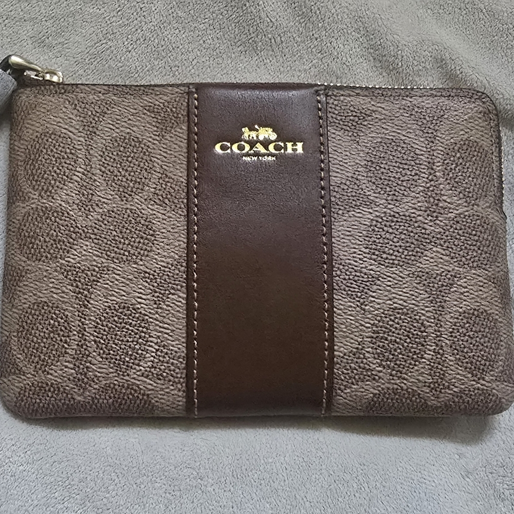 Coach Women's Wrislet - Picture 5 of 6